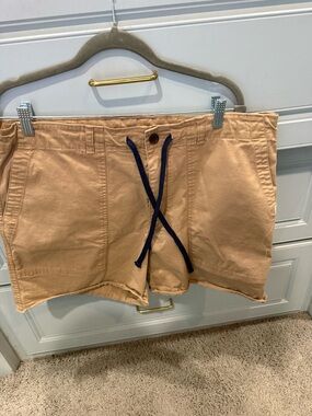 Vineyard Vines Tan Shorts with Navy Label